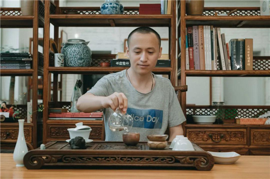 𻭣80滭